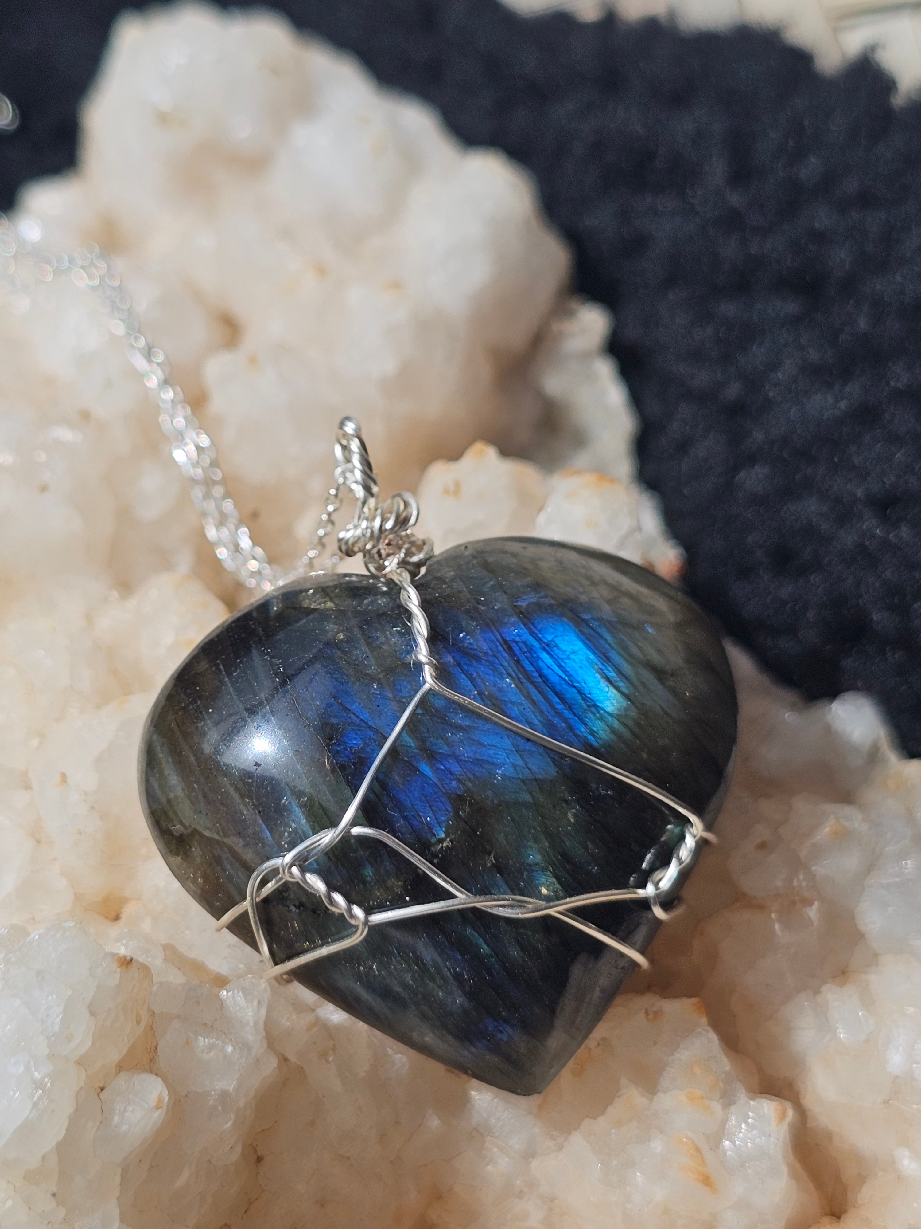 Collier cœur Labradorite reflets bleus en argent 925 – Fait main