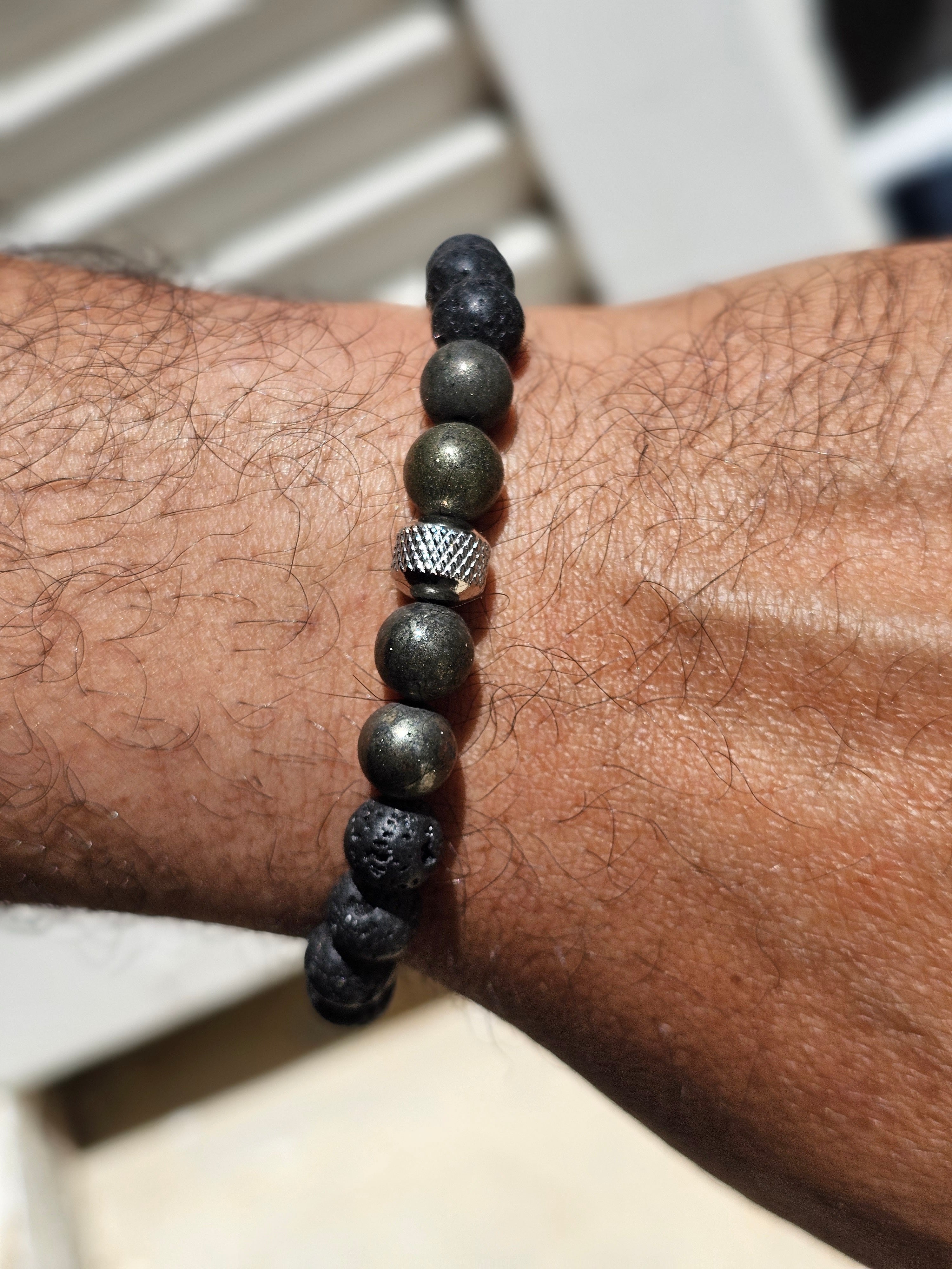 Bracelet élastique en pyrites et pierres volcaniques naturelles pour homme (taille standard)