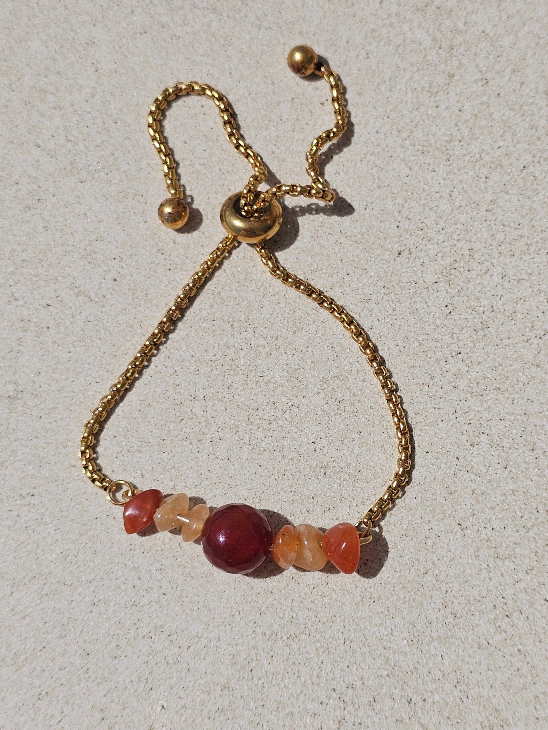 Bracelet en acier inoxydable ajustable avec des pierres de Cornaline au milieu