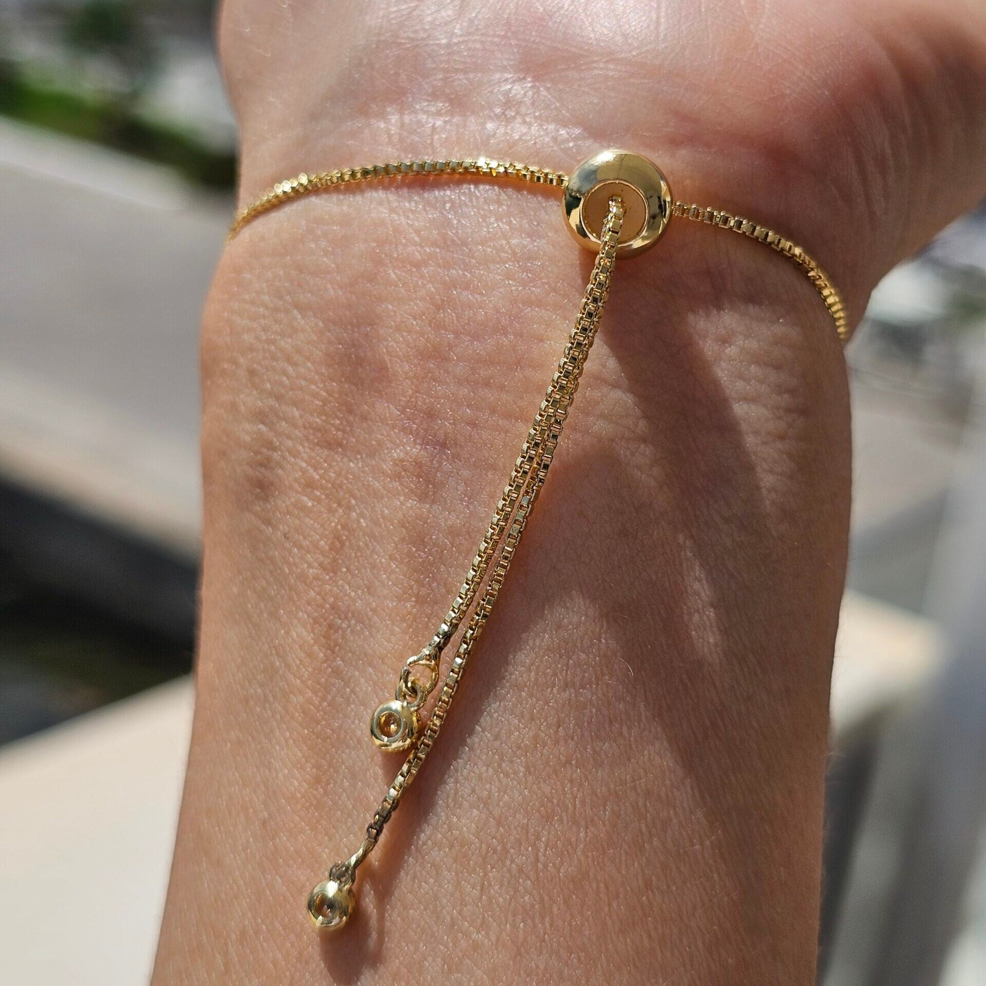 Bracelet en acier inoxydable ajustable avec des lapis lazuli brutes au milieu