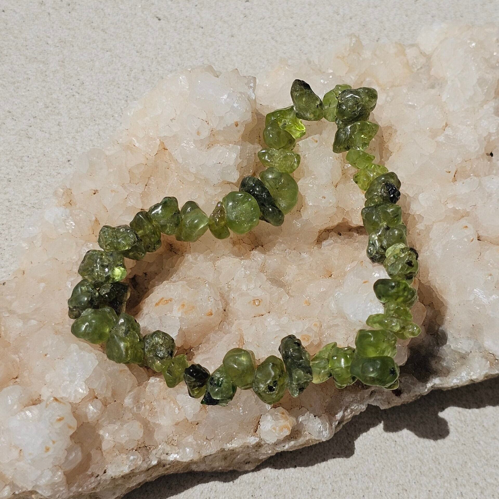 Bracelet élastique en Péridot naturel (16 à 18 cm)