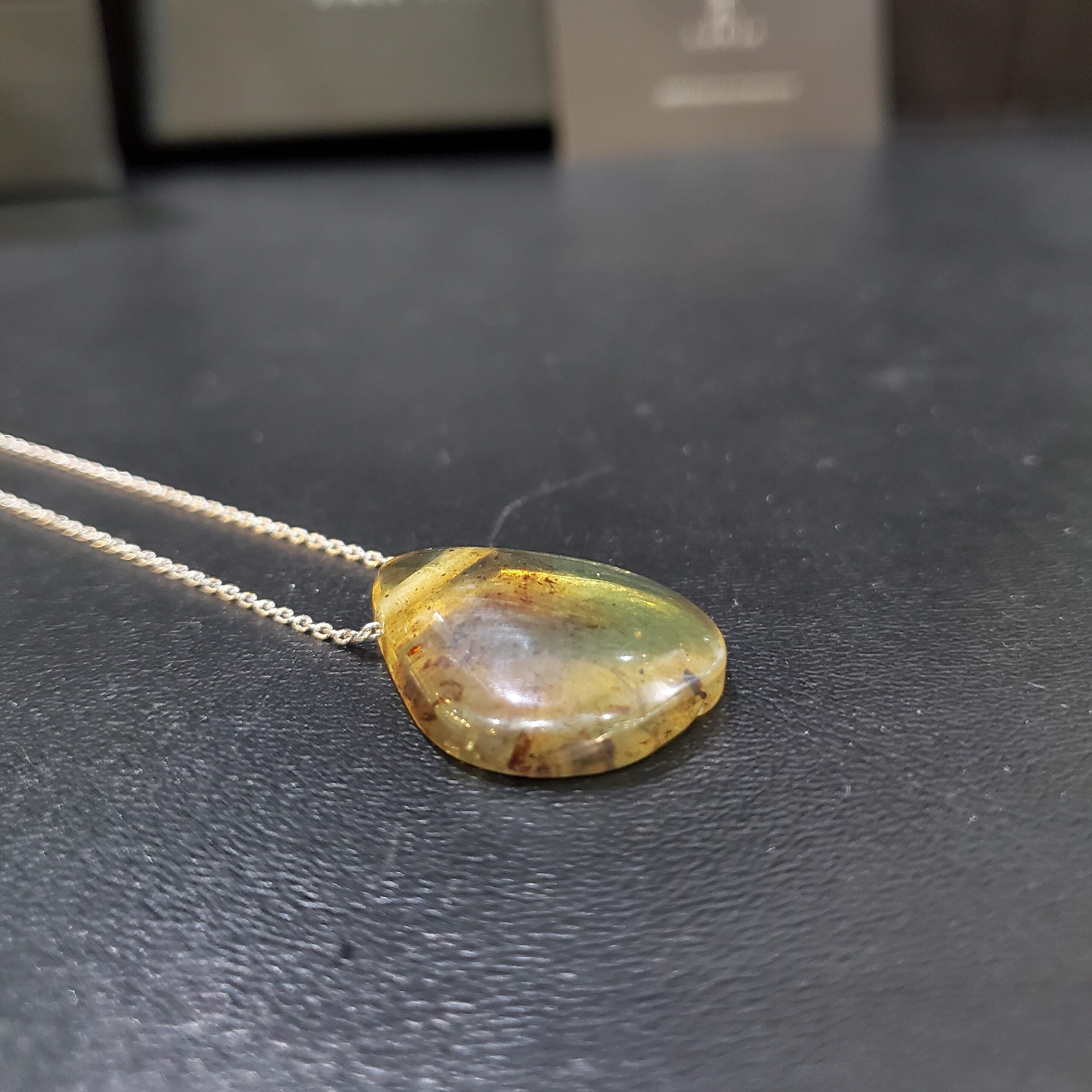 Pendentif Ambre Jaune véritable avec inclusions d'insectes & Collier Argent 925/1000