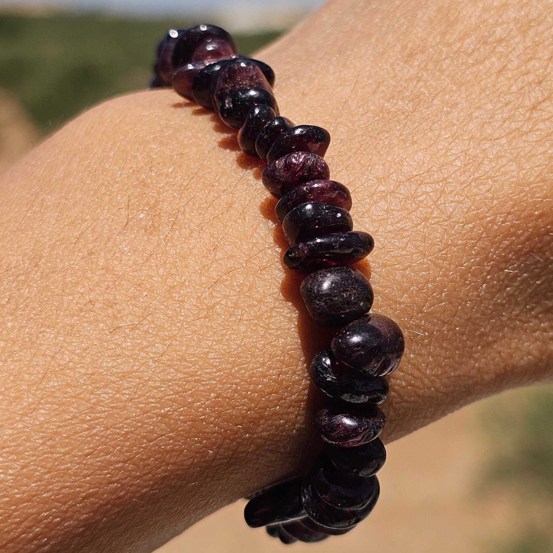 Bracelet élastique en grenat rouge - Énergie et élégance (17-19 cm)