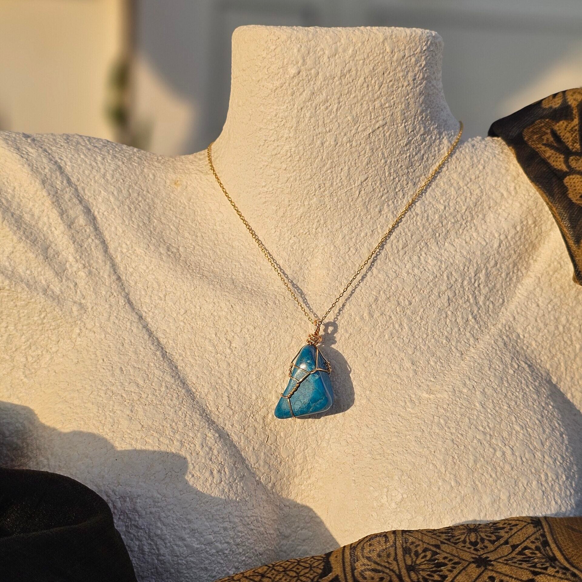 Collier en argent 925 plaqué en or avec un pendentif Turquoise russe