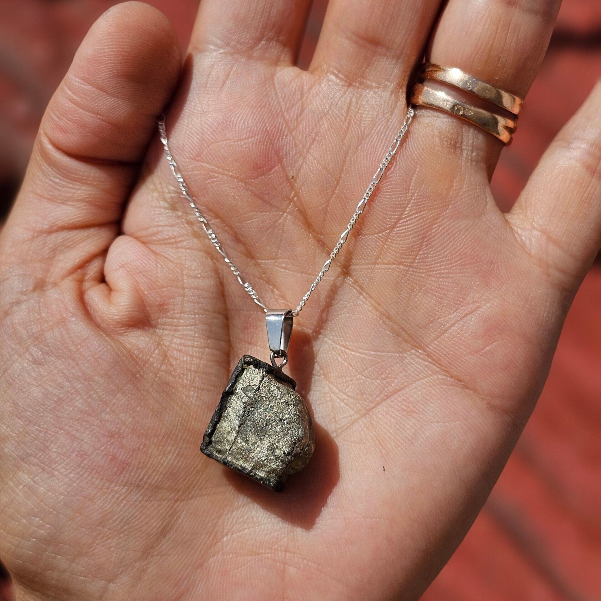 Collier en argent 925 avec un pendentif en Pyrite cubique unique
