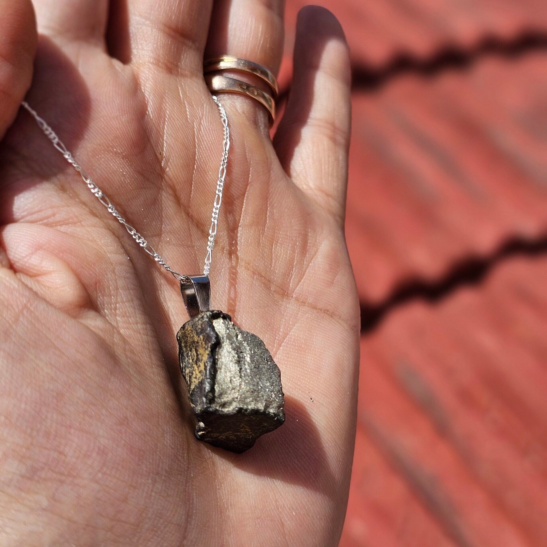 Collier en argent 925 avec un pendentif en Pyrite cubique unique