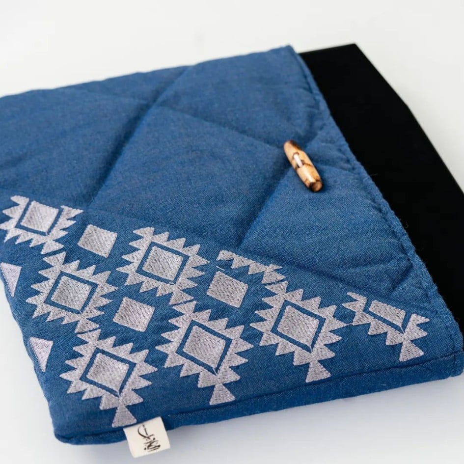 Pochette d'Ordinateur en Laine Matelassée avec Broderie Berbère