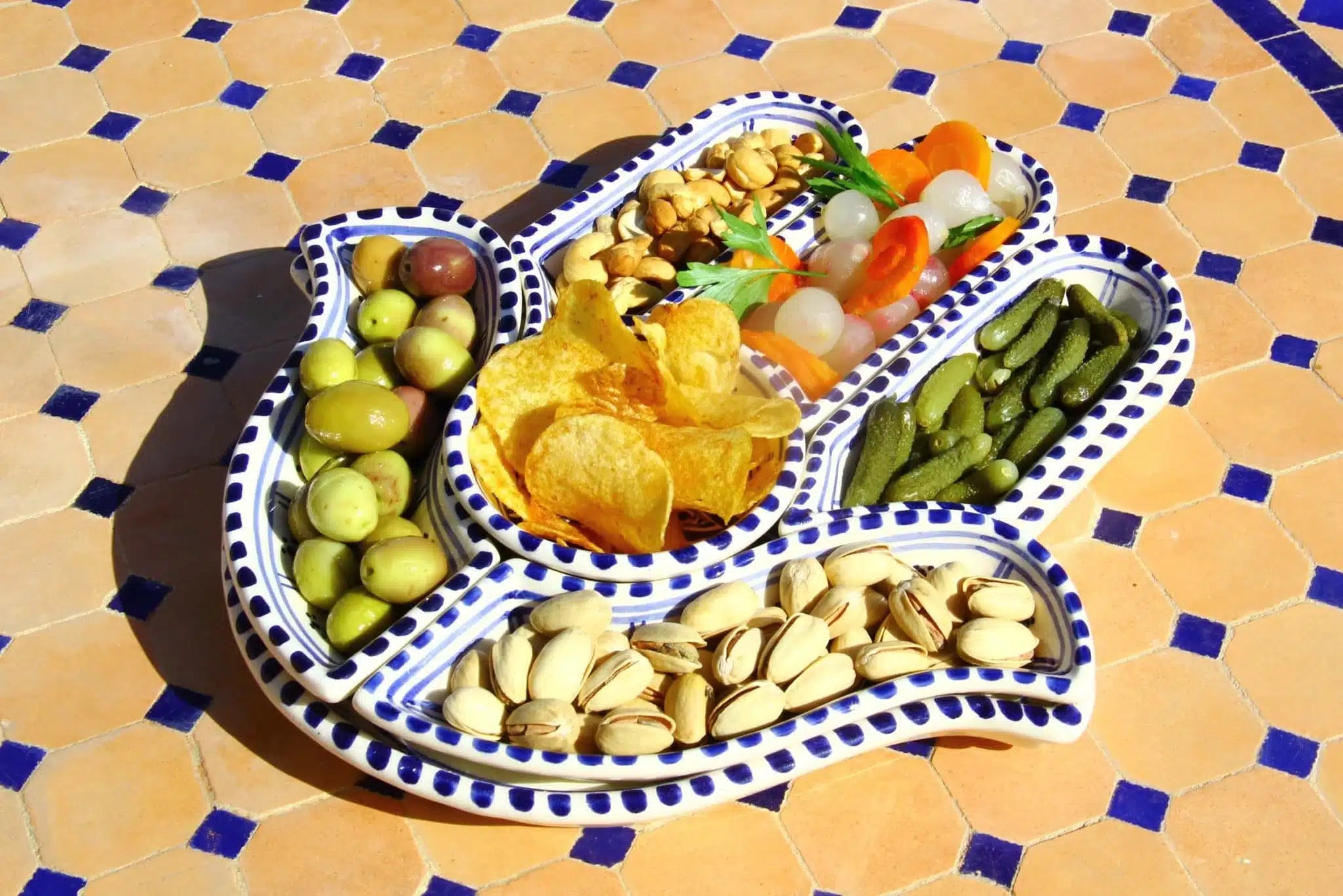 Service apéritif en céramique – Khomsa (7 pièces)