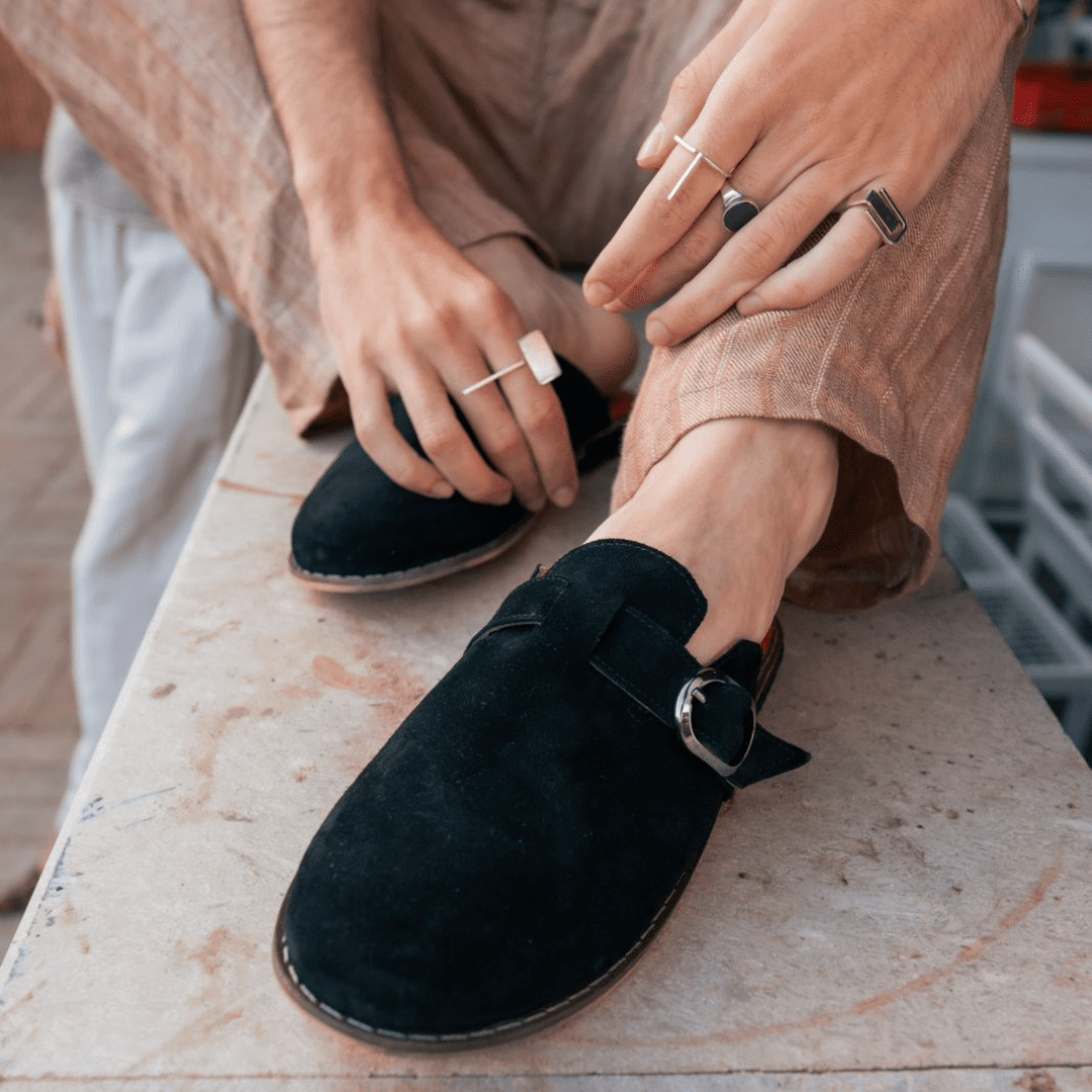 Babouche " Black Molly" en daim noir unisexe - Balgha upcylée