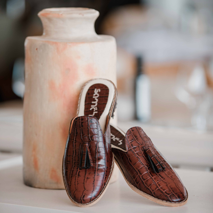 Babouche cuir "SOMBEK" en croco marron foncé - Élégance éco-responsable