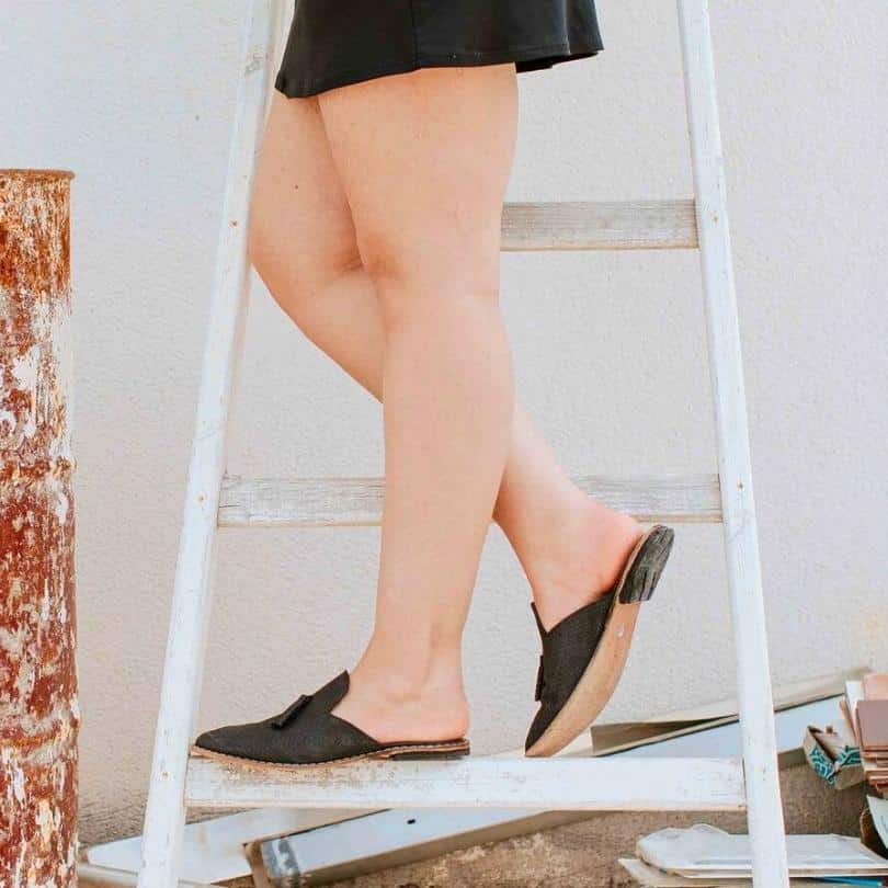 Babouche “Black Mamba” unisexe noir en cuir, balgha upcyclé