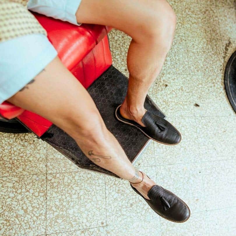 Babouche “Black Mamba” unisexe noir en cuir, balgha upcyclé