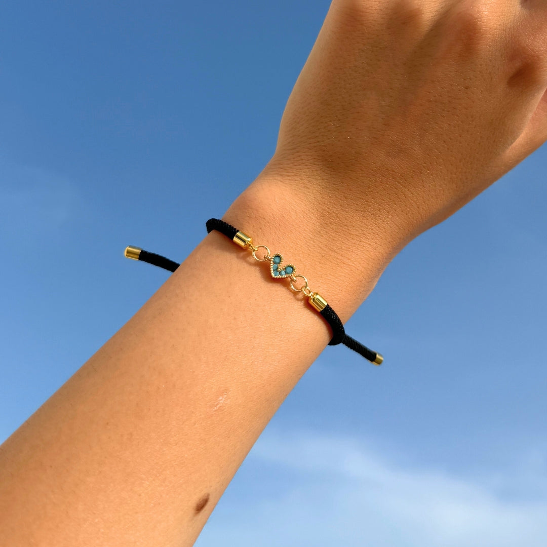 Bracelet ajustable cœur doré bleu sur corde noir fait main et romantique