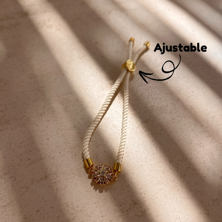 Bracelet Fleur dorée et corde blanche ajustable fait main