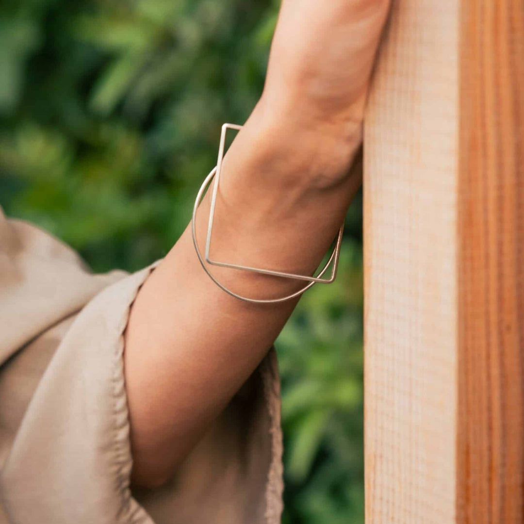 Bracelet minimaliste de forme géométrique fait main en argent 925