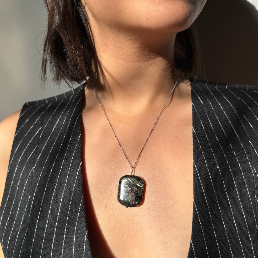Collier en argent 925 avec arfvedsonite naturelle