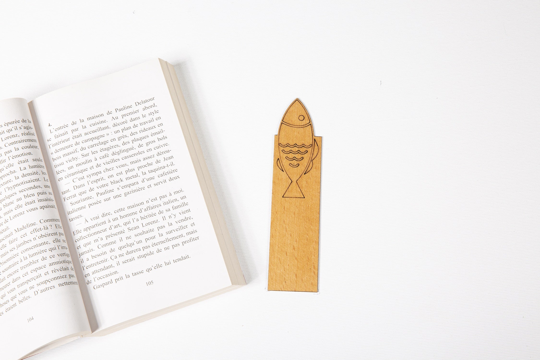 Marque-Page en Bois Gravé : Poisson – Symbole Emblématique de la Tunisie