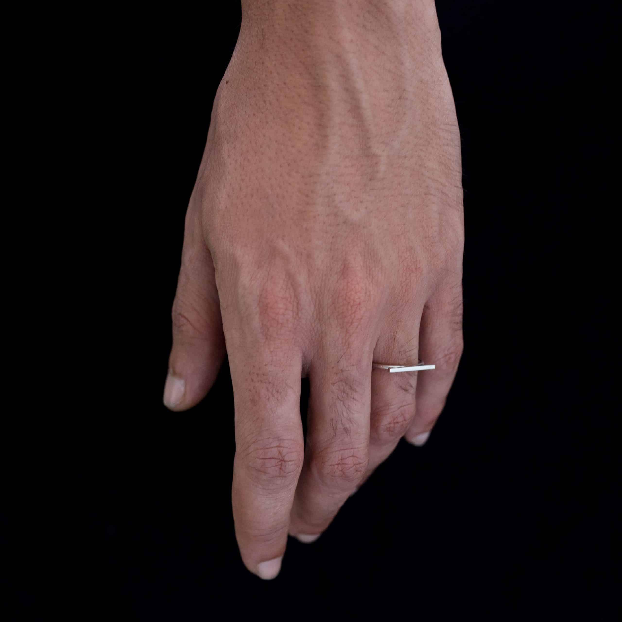 Bague minimaliste fait main en argent 925