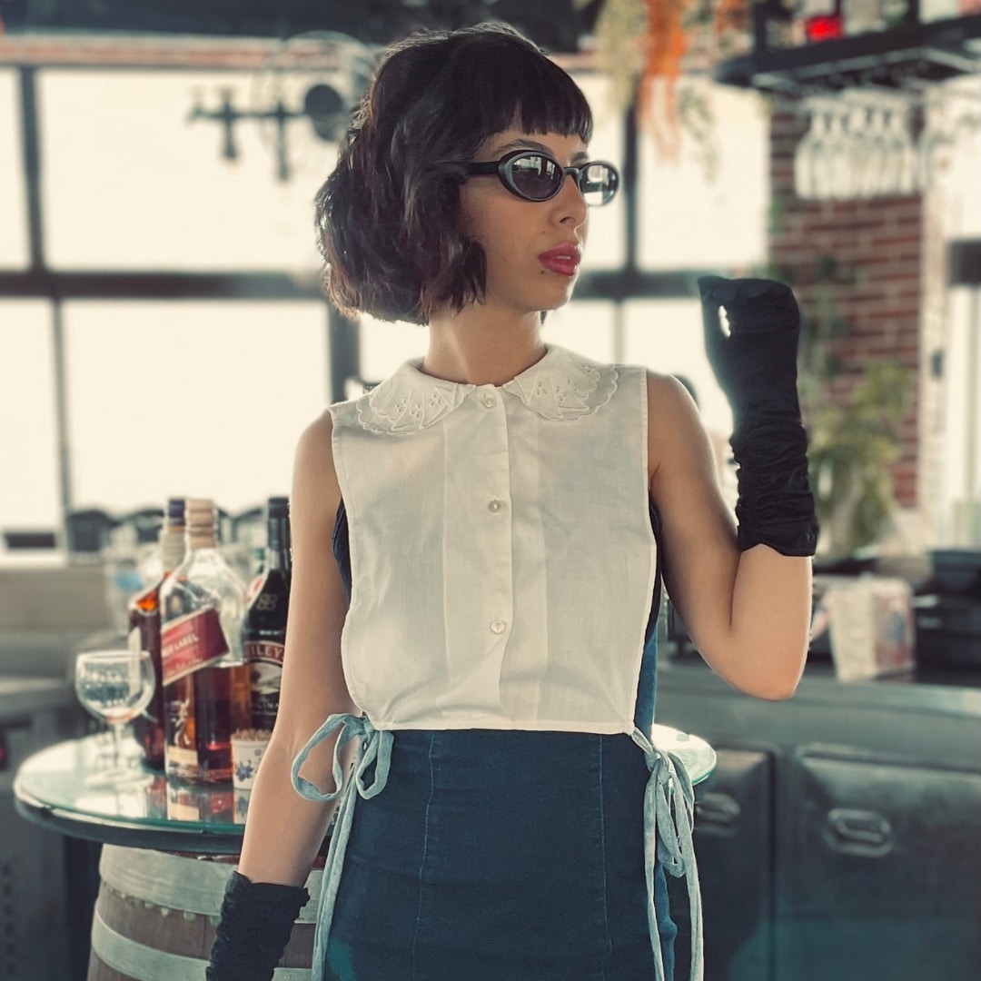 Chemise "Steph" denim blanche sans manches avec col brodé - pièce unique en taille S
