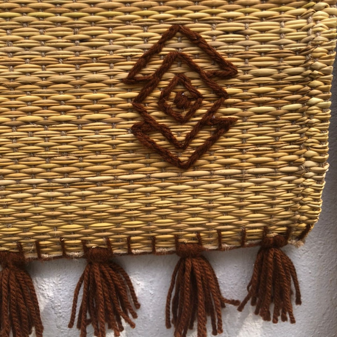 Tapis revisités en fibre végétale (nattes) , brodée à la main en laine 120cm*60cm