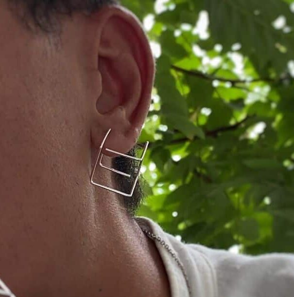 Boucles minimaliste fine en forme de cube fait main en argent 925