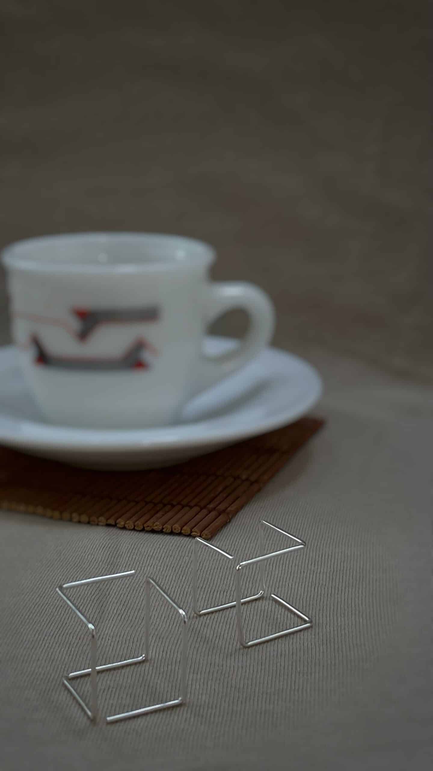 Boucles minimaliste fine en forme de cube fait main en argent 925